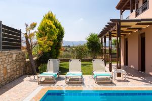 The swimming pool at or close to Villas Roumeli