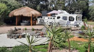 Zahrada ubytování Shipwrecked Oasis Ocean Bay Getaway PL