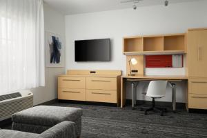 TV a/nebo společenská místnost v ubytování TownePlace Suites San Jose Santa Clara