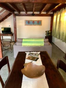 a living room with a table and a couch at Gerais Loft in São Roque de Minas