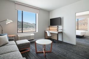 O zonă de relaxare la TownePlace Suites by Marriott Avon Vail Valley