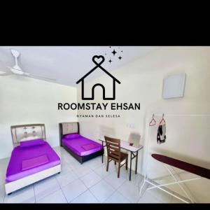 Postel nebo postele na pokoji v ubytování Roomstay Ehsan 2