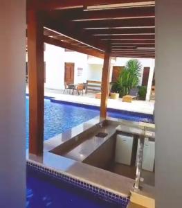 Πισίνα στο ή κοντά στο Encantos de itaperapuã