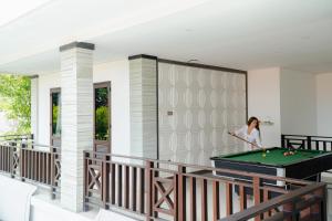 Tischtennis in der Unterkunft Maja Villa Batubelig by Pramana Villas oder in der Nähe
