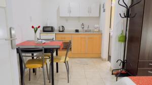 Kuchyň nebo kuchyňský kout v ubytování G7 Confortable Monoambiente Triple con Cochera + 11 fotografií