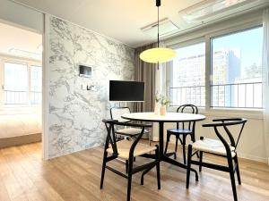 a dining room with a table and chairs at Gudo Residence Chungmuro in Seoul