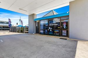 a store front of a store at Comfort Inn on Main Hervey Bay in Hervey Bay