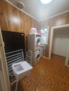 a room with a speaker and a tv in it at The Warrnambool Wharf House in Warrnambool
