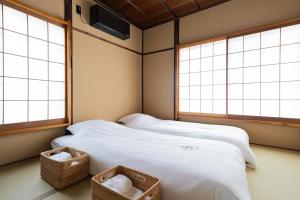 璞（Haku）日式旅馆/新宿繁华区域/東新宿駅徒歩4分/免費WIFI/最大可入住7人にあるベッド