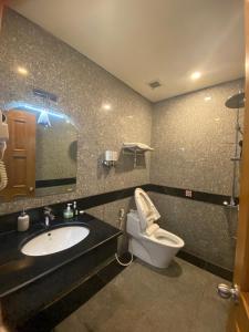 Ένα μπάνιο στο Twins Hotel