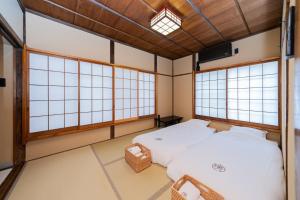 璞（Haku）日式旅馆/新宿繁华区域/東新宿駅徒歩4分/免費WIFI/最大可入住7人にあるベッド