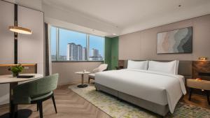 Postel nebo postele na pokoji v ubytování Holiday Inn Shijiazhuang High-tech Zone by IHG
