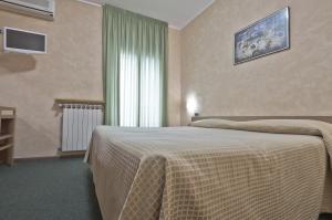 A bed or beds in a room at Hotel Valentini Inn