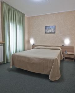 A bed or beds in a room at Hotel Valentini Inn