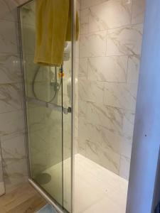 Ένα μπάνιο στο The chapel +9 φωτογραφίες