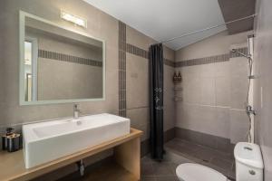 Ванная комната в Villa Zafira - Seaview Manor with Heated Pool