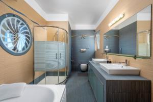 Ванная комната в Villa Zafira - Seaview Manor with Heated Pool