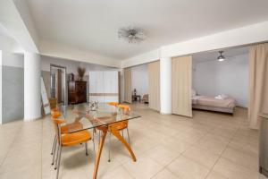 Кровать или кровати в номере Villa Zafira - Seaview Manor with Heated Pool