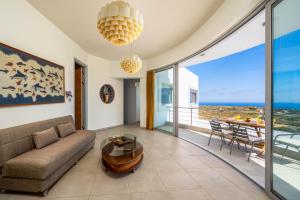 Гостиная зона в Villa Zafira - Seaview Manor with Heated Pool