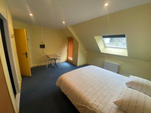 Postel nebo postele na pokoji v ubytování les moulins - chambre 1