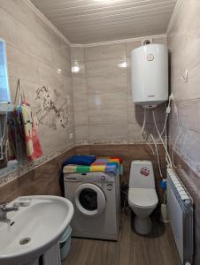 a bathroom with a washing machine and a sink at Частный дом in Bălţi