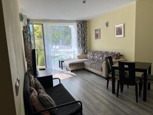 Χώρος καθιστικού στο Apartment with terrace in Spa Complex +44 φωτογραφίες