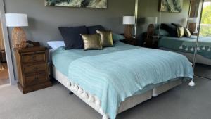 Ένα ή περισσότερα κρεβάτια σε δωμάτιο στο Myall Views From Majestic #7 +10 φωτογραφίες