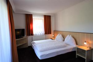 En eller flere senger på et rom på Hotel Sommerer - inklusive Joker Card im Sommer