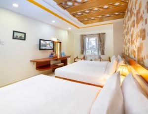Postel nebo postele na pokoji v ubytování Boss Palace Hotel