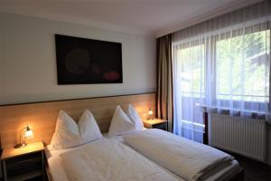 En eller flere senger på et rom på Hotel Sommerer - inklusive Joker Card im Sommer