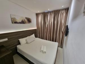 Postel nebo postele na pokoji v ubytování One Point Hotel