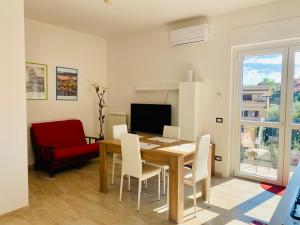 TV a/nebo společenská místnost v ubytování Way2Rome Apartments