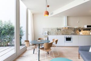 Kuchyň nebo kuchyňský kout v ubytování Aspasios City Oasis Apartments