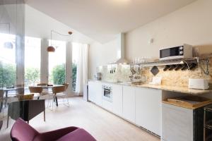 Kuchyň nebo kuchyňský kout v ubytování Aspasios City Oasis Apartments