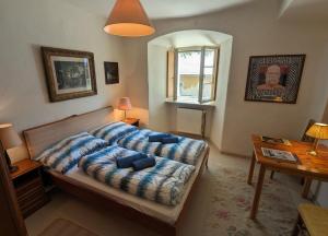 a bedroom with a bed with blue pillows on it at Ferienwohnung Ottmanach Schlosshof in Pischeldorf
