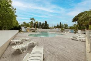 Bazén v ubytování Mobil-home Entre Terre & Mer nebo v jeho okolí + 11 fotografií