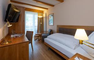 Rúm í herbergi á Sunstar Hotel Lenzerheide