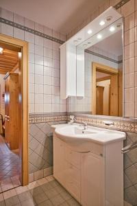 Koupelna v ubytování Apartma Smučišče Krvavec + 29 fotografií