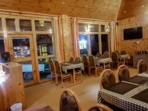 TV a/nebo společenská místnost v ubytování Hotel New Gyespa