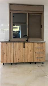 Ο χώρος του λόμπι ή της ρεσεψιόν στο Exclusive Luxury Apartment with Panoramic and Stunning City Views Luxurious Finishes Modern Amenities and Private Terrace شقة فاخرة حصرية بإطلالات بانورامية مذهلة على المدينة تشطيبات فاخرة مرافق حديثة وتراس خاص