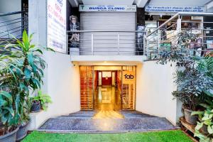FabHotel GRK Comforts - Jayanagar的门面或入口