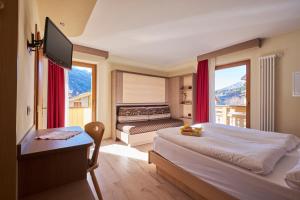 Postel nebo postele na pokoji v ubytování Berg Hotel Latemar Spitze