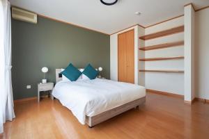 Un pat sau paturi într-o cameră la S-villa nasu Zen +44 fotografii