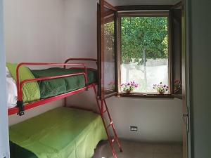 a small room with a bunk bed and a window at Il tempio sulle isole in Erice