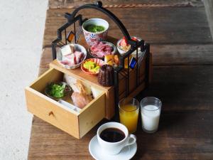 a table with a box of food and a cup of coffee at arashiyama villa Serenitas kyoto 嵐山ヴィラ セレニタス京都 in Shimo saga +39 photos