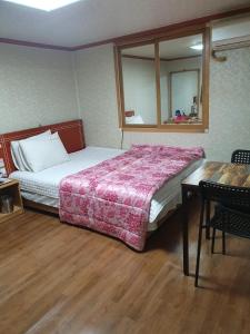 Postel nebo postele na pokoji v ubytování Eve motel