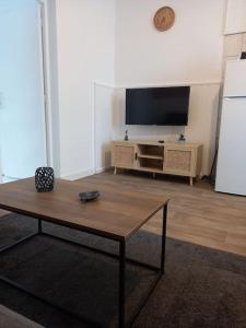 TV a/nebo společenská místnost v ubytování App 2 pièces 2 lits