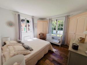 En eller flere senge i et værelse på Villa provençale, piscine + 12 billeder