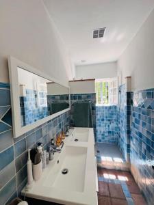 Et badeværelse på Villa provençale, piscine