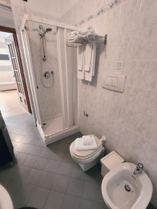 A bathroom at Residence Corallo
